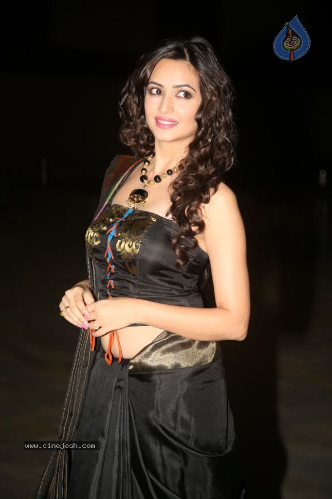 Kriti Kharbanda New Stills - 70 / 110 photos