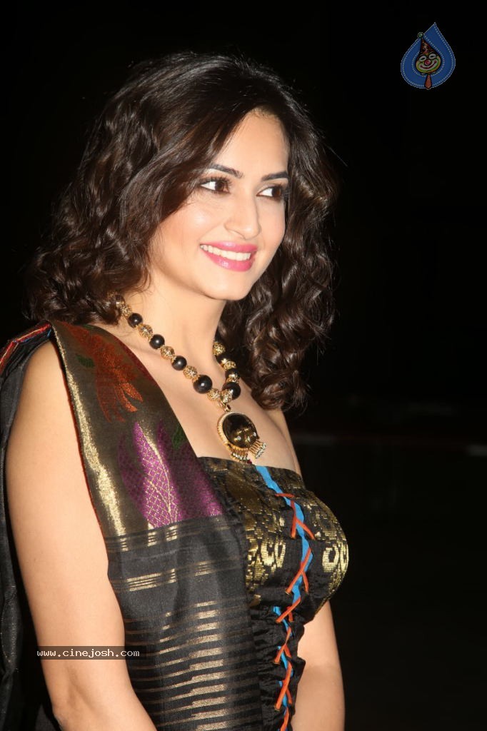 Kriti Kharbanda New Stills - 106 / 110 photos
