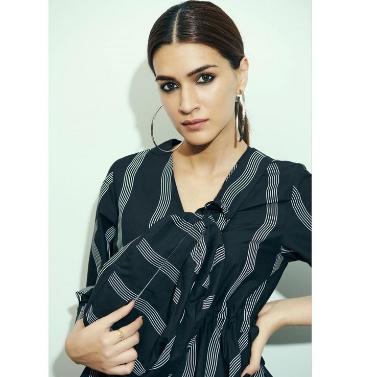 Kriti Sanon Stills - 6 / 13 photos