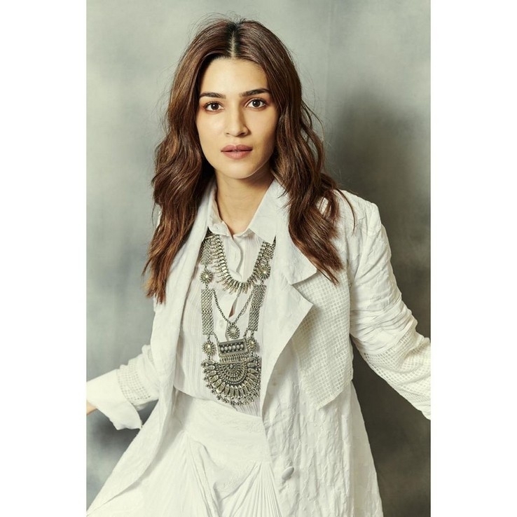 Kriti Sanon Stills - 8 / 13 photos