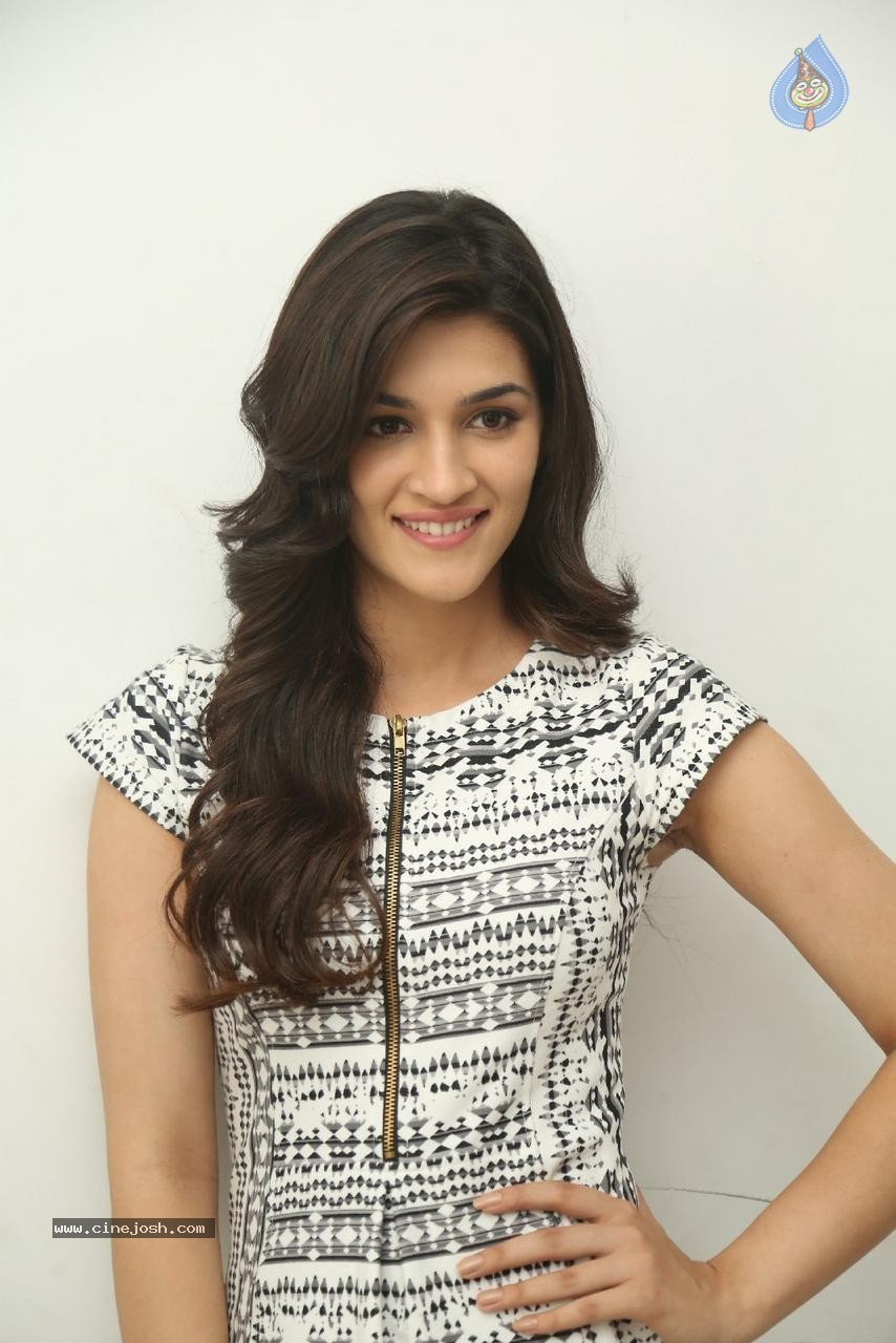 Kriti Sanon Latest Photos - 16 / 63 photos