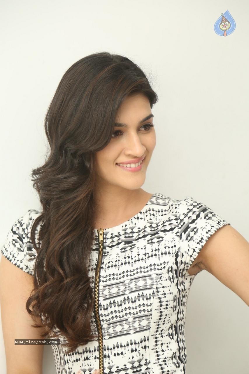 Kriti Sanon Latest Photos - 46 / 63 photos
