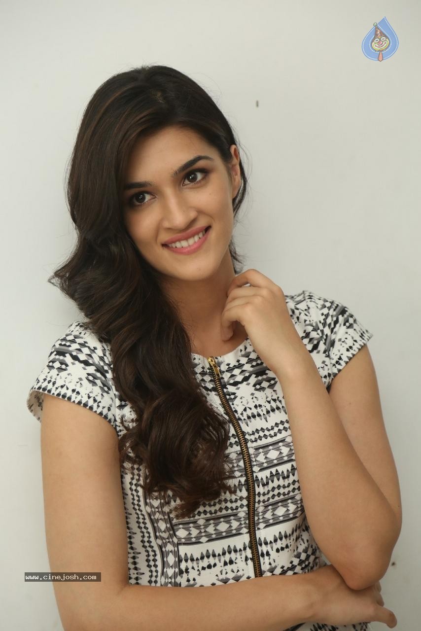 Kriti Sanon Latest Photos - 58 / 63 photos