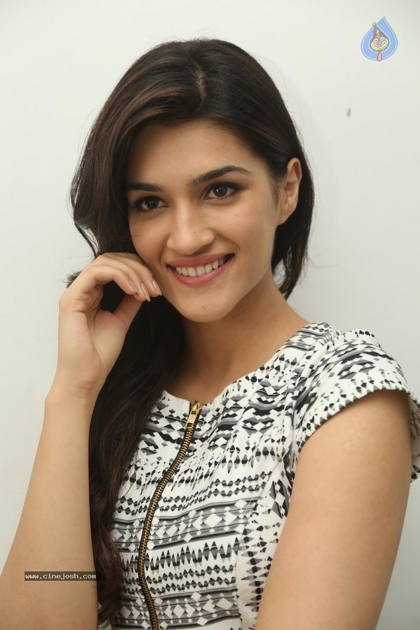 Kriti Sanon Latest Photos - 61 / 63 photos