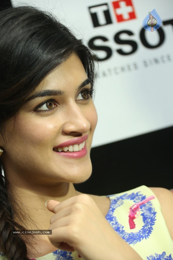 Kriti Sanon Latest Stills - 70 / 152 photos