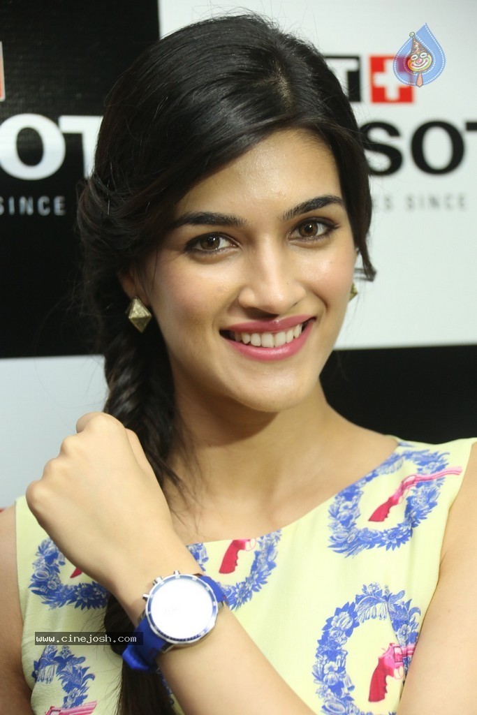 Kriti Sanon Latest Stills - 75 / 152 photos