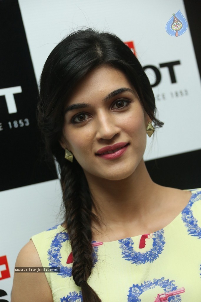 Kriti Sanon Latest Stills - 81 / 152 photos