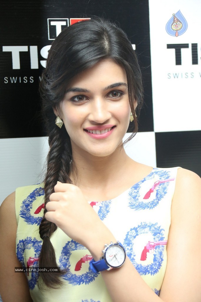 Kriti Sanon Latest Stills - 147 / 152 photos