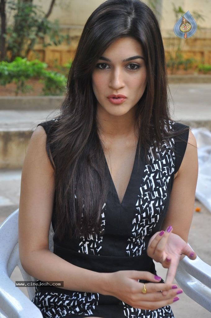 Kriti Sanon Latest Stills - 23 / 169 photos