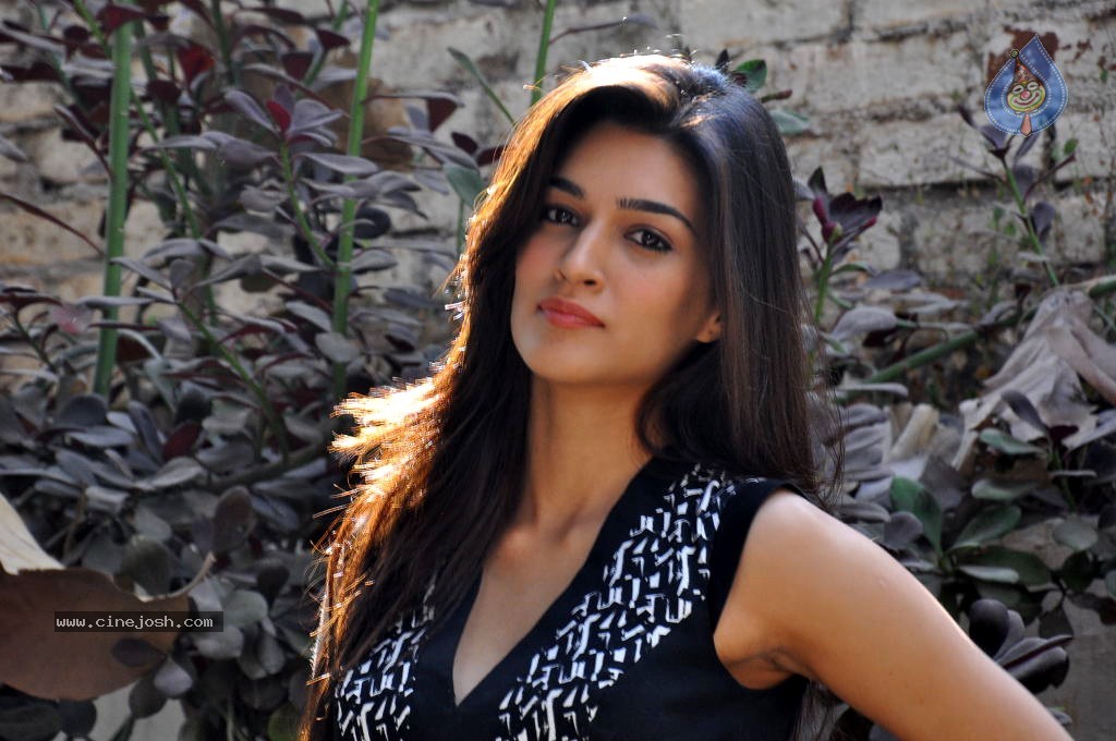 Kriti Sanon Latest Stills - 71 / 169 photos