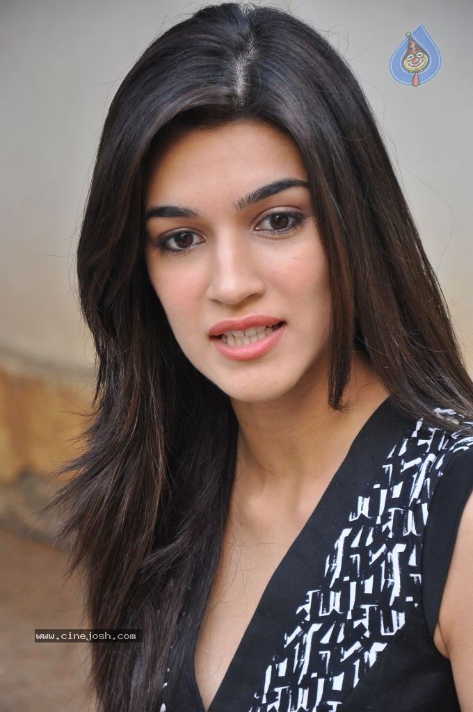 Kriti Sanon Latest Stills - 90 / 169 photos