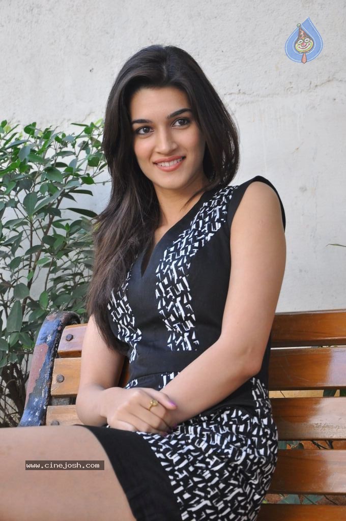 Kriti Sanon Latest Stills - 158 / 169 photos