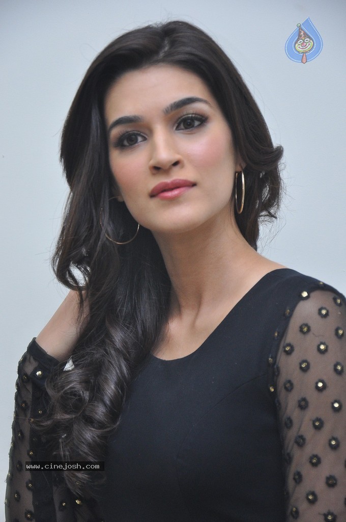 Kriti Sanon Stills - 20 / 43 photos