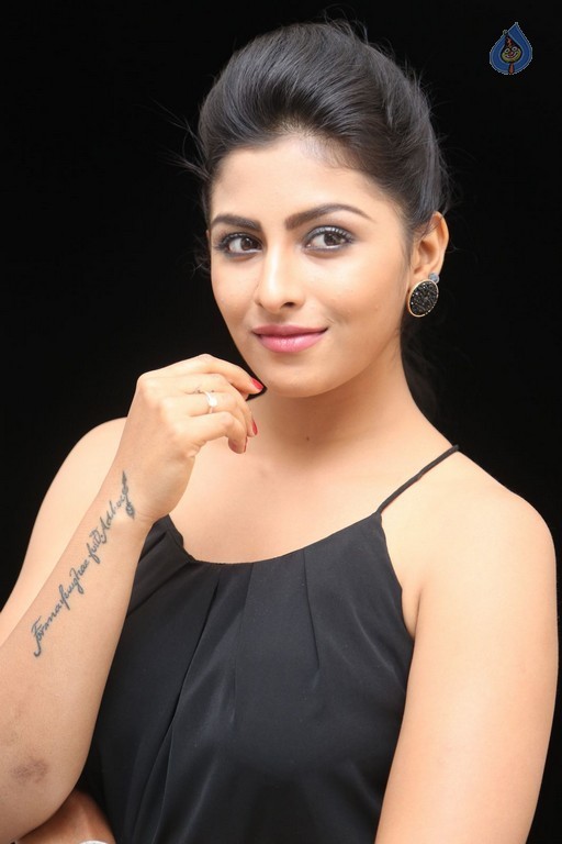 Kruthika Jayakumar Photos - 30 / 63 photos