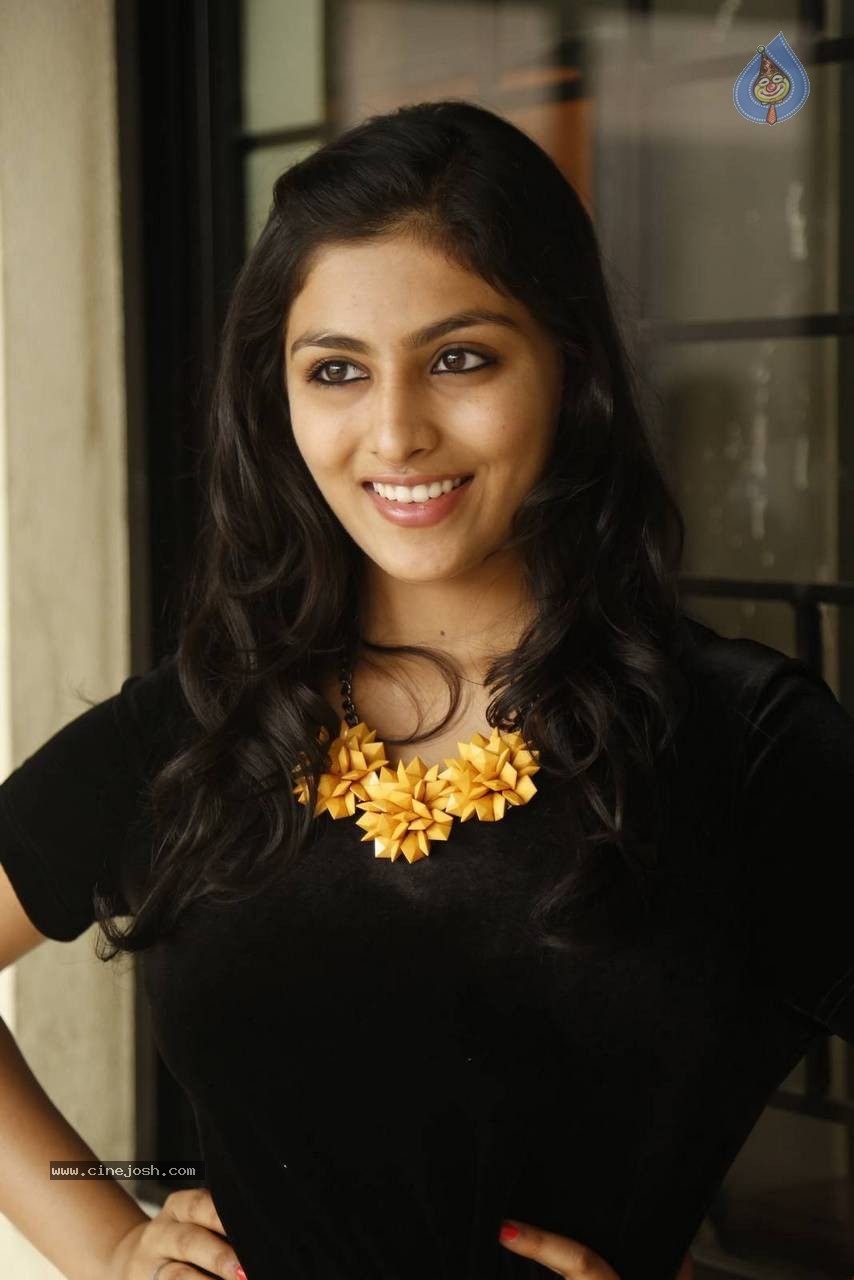 Kruthika Jayakumar Photos - 13 / 45 photos