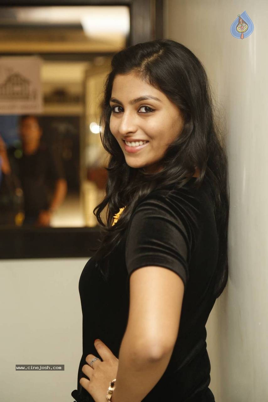 Kruthika Jayakumar Photos - 22 / 45 photos