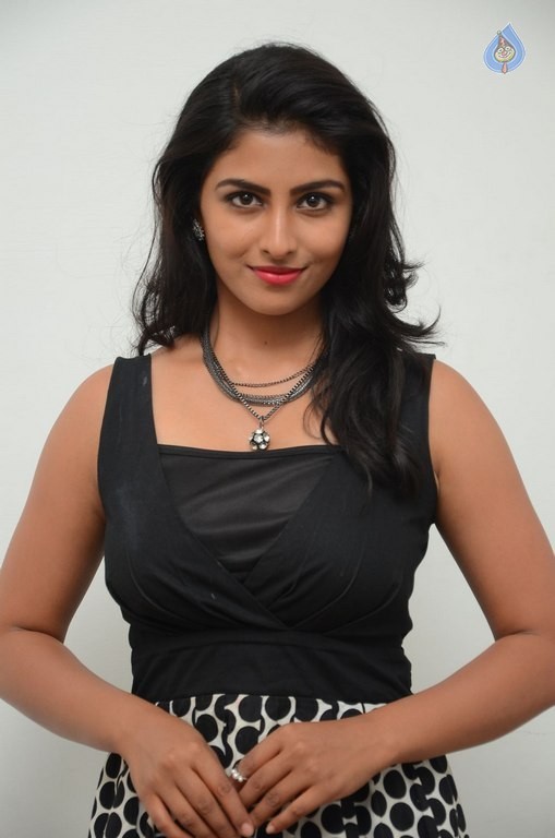 Kruthika Jayakumar Pics - 26 / 37 photos