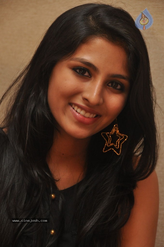 Kruthika Jayakumar Stills - 18 / 38 photos