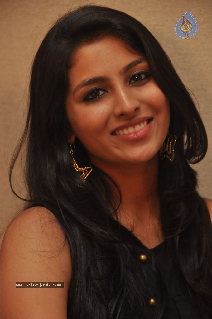 Kruthika Jayakumar Stills - 26 / 38 photos