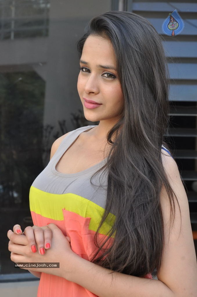 Krutika Singhaal Latest Photos - 27 / 78 photos