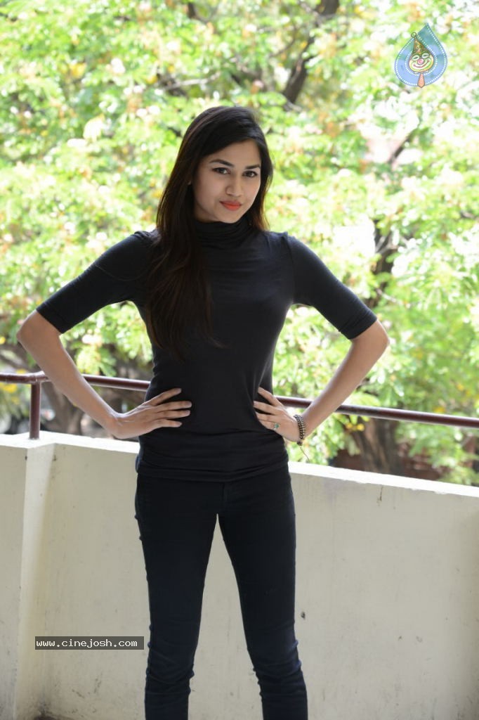 Kumuda Stills - 7 / 84 photos