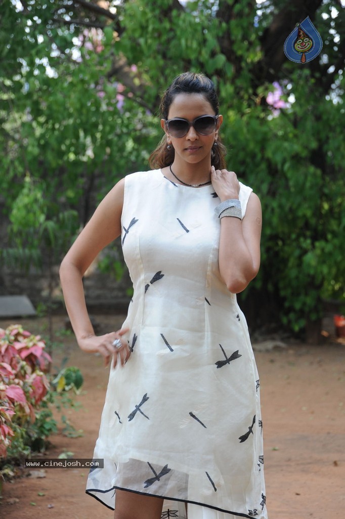 Lakshmi Manchu New Stills - 28 / 82 photos