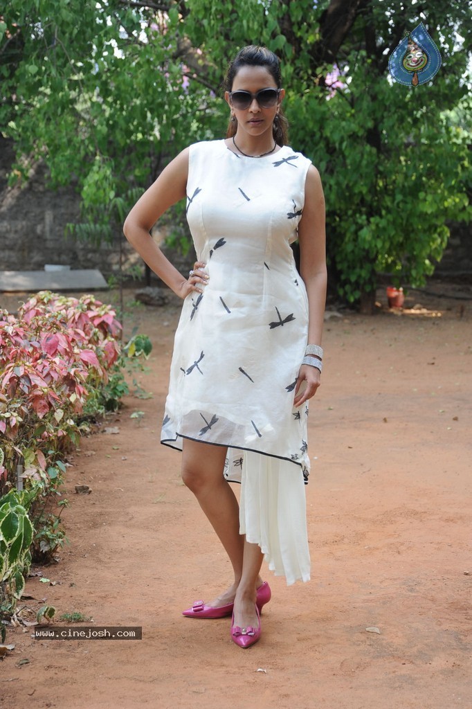 Lakshmi Manchu New Stills - 34 / 82 photos