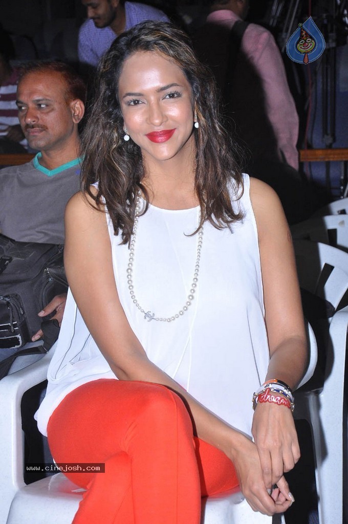 Lakshmi Manchu Stills - 8 / 31 photos