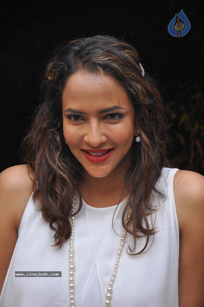 Lakshmi Manchu Stills - 30 / 31 photos