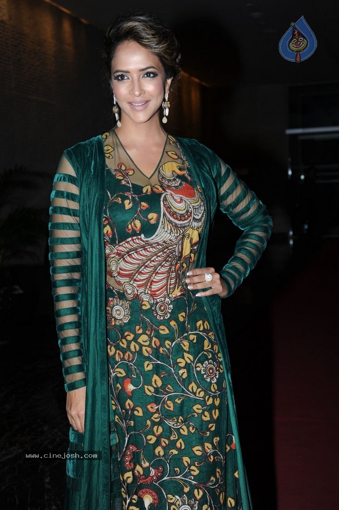 Lakshmi Manchu Stills - 17 / 39 photos