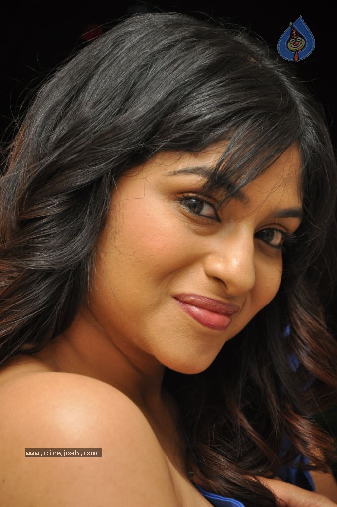 Lakshmi Nair Hot Stills - 28 / 102 photos