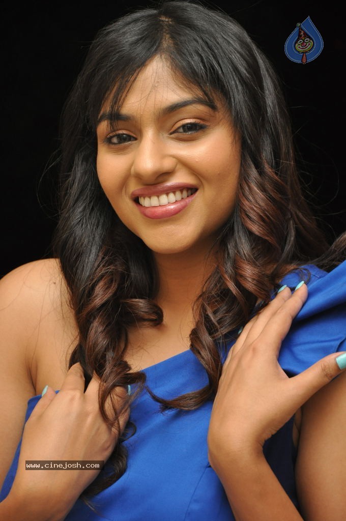 Lakshmi Nair Hot Stills - 38 / 102 photos