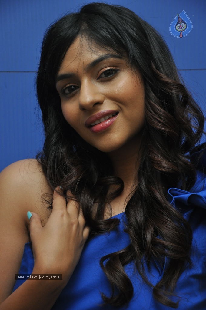 Lakshmi Nair Hot Stills - 42 / 102 photos