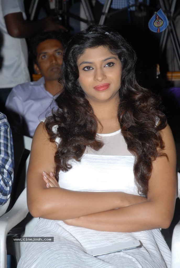 Lakshmi Nair New Stills - 11 / 79 photos