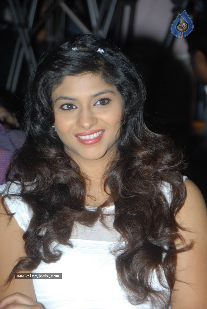 Lakshmi Nair New Stills - 49 / 79 photos