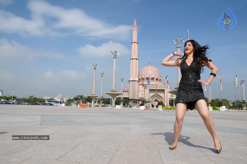 Lakshmi Rai Hot Photos - 34 / 37 photos