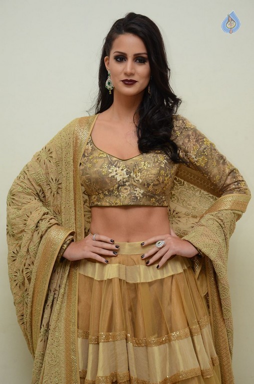 Larissa Bonesi Latest Photos - 4 / 42 photos