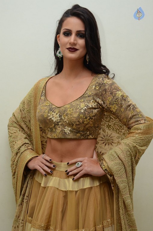 Larissa Bonesi Latest Photos - 9 / 42 photos