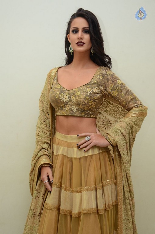 Larissa Bonesi Latest Photos - 28 / 42 photos