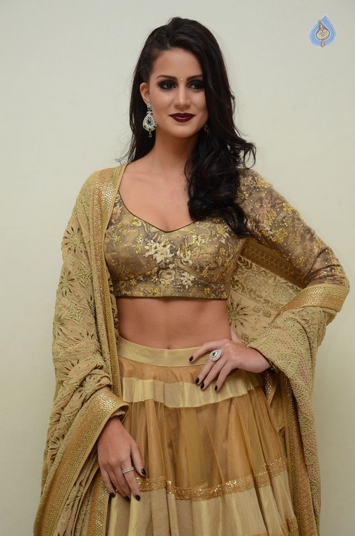 Larissa Bonesi Latest Photos - 29 / 42 photos