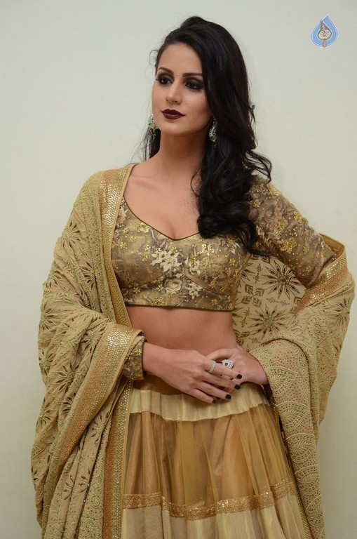 Larissa Bonesi Latest Photos - 31 / 42 photos