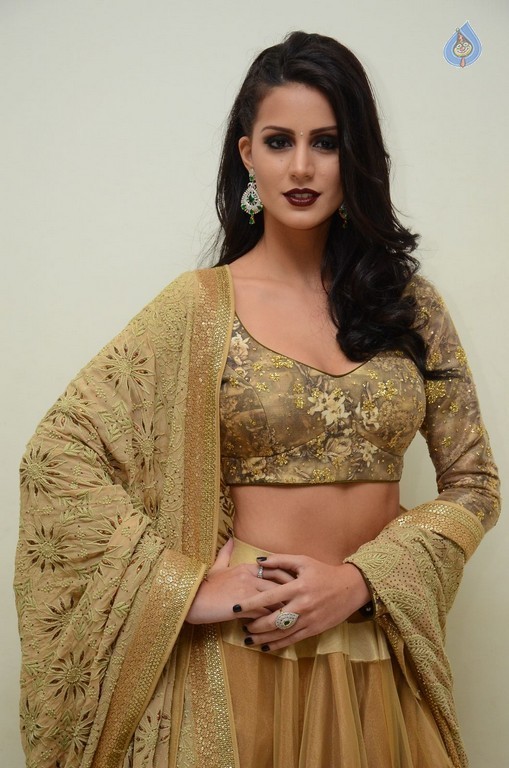 Larissa Bonesi Latest Photos - 34 / 42 photos