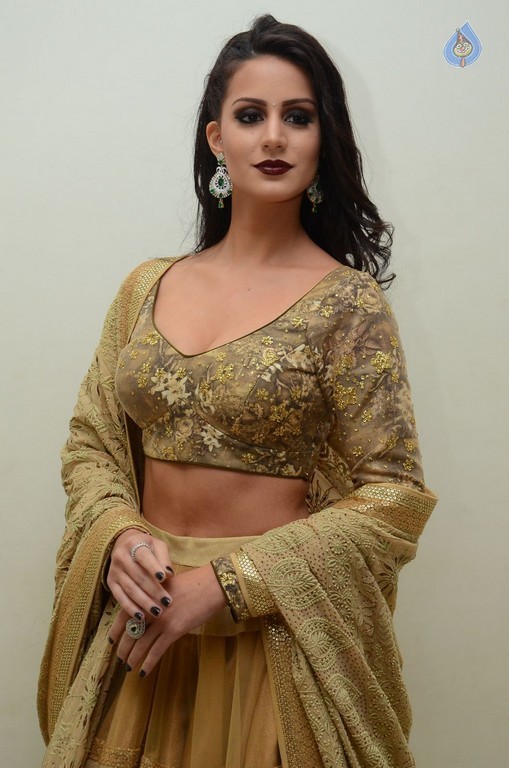 Larissa Bonesi Latest Photos - 37 / 42 photos