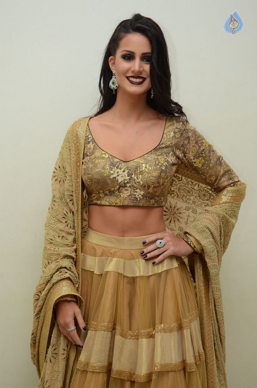 Larissa Bonesi Latest Photos - 41 / 42 photos