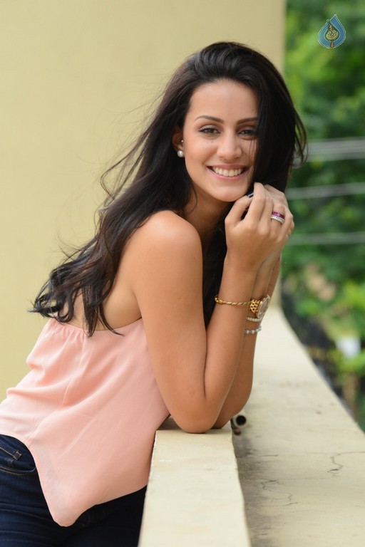 Larissa Bonesi Latest Pics - 12 / 54 photos