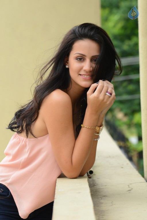 Larissa Bonesi Latest Pics - 23 / 54 photos