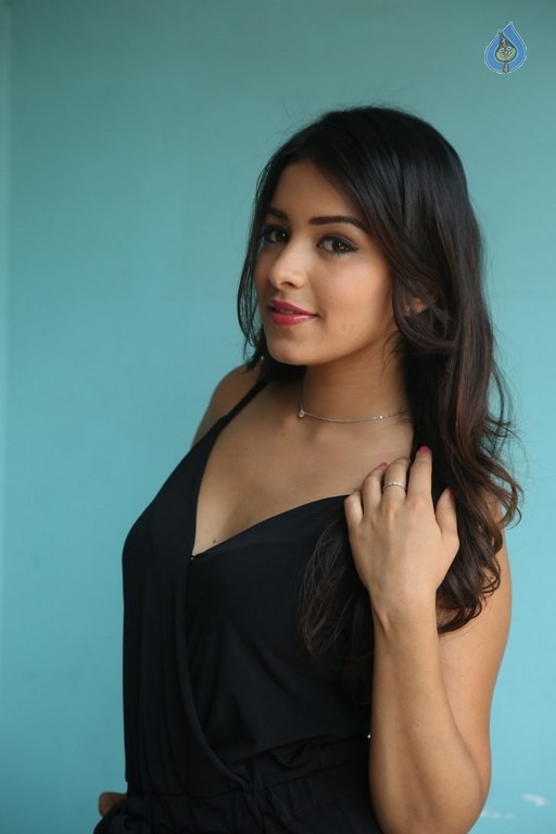 Latha Hegde New Photos - 17 / 62 photos