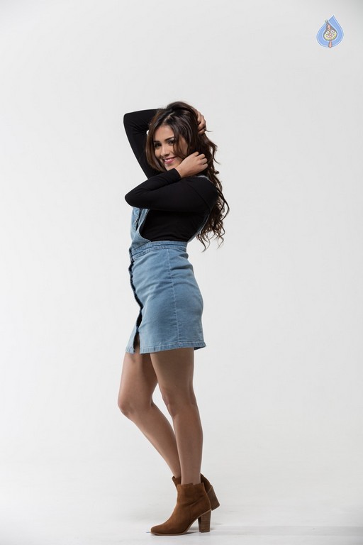 Latha Hegde New Photos - 5 / 13 photos