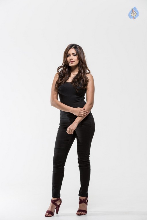 Latha Hegde New Photos - 12 / 13 photos