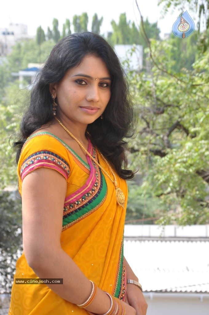 Latha Stills - 9 / 29 photos